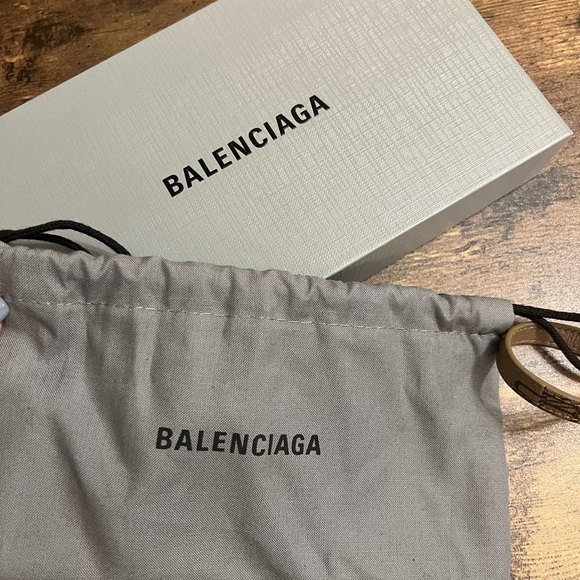 Balenciaga wallet and lanyard. Purchased Sept 2022 and have never used it - Picture 5 of 6